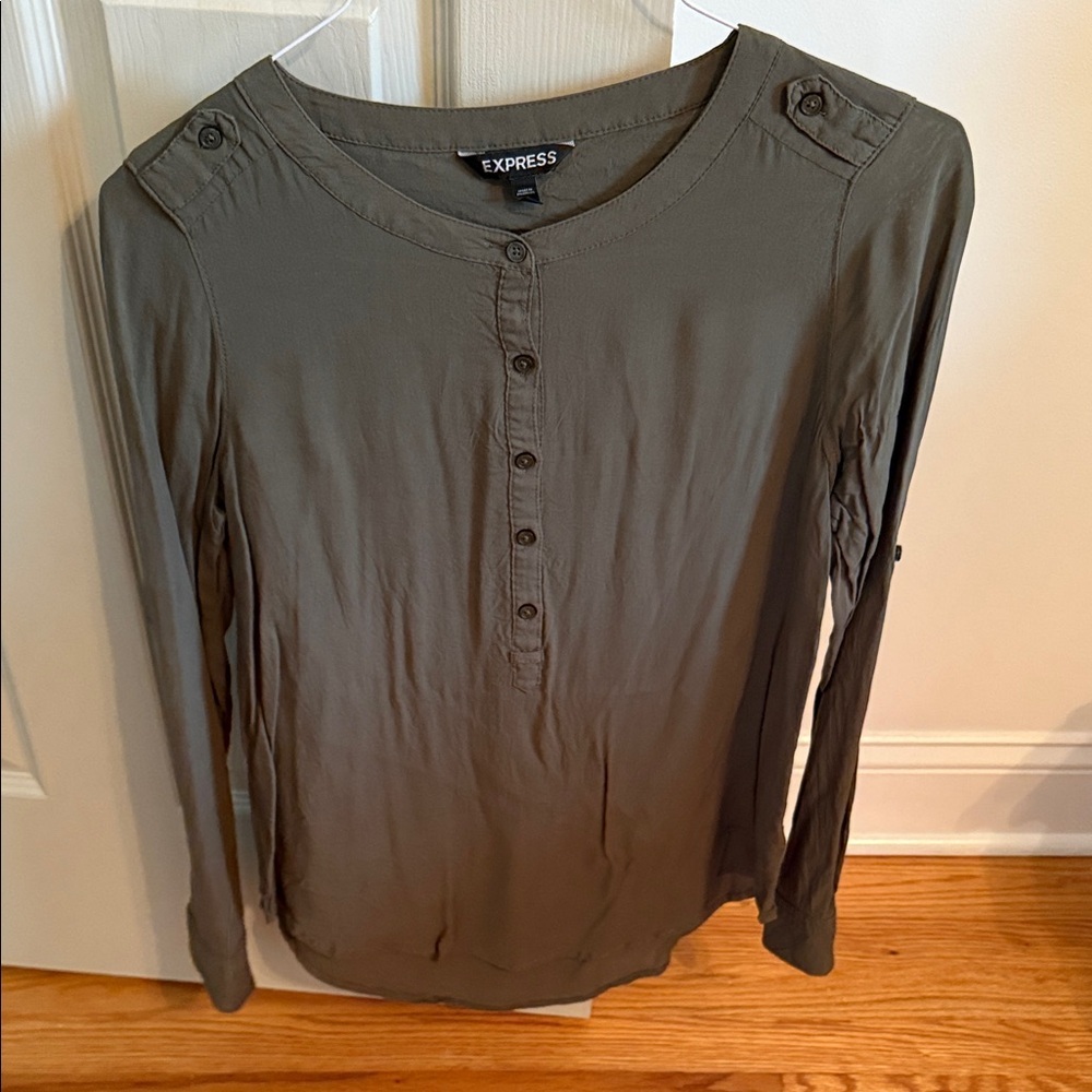 🔶️5 for $30🔶️  Express Women's Khaki Army Half-Button-Down Shirt Medium